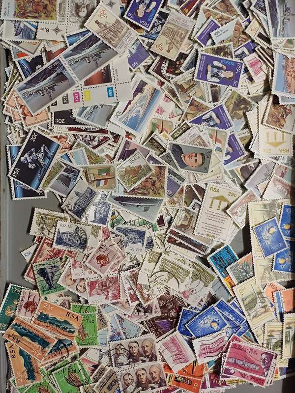 South Africa 600 UMM and 400 Fine Used Stamps (1000) Starts @ 15c Each