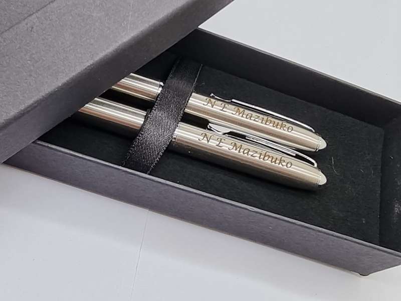 SILVER METAL BALLPOINT AND ROLLERBALL PEN SET 'OPUS' IN PRESENTATION BOX