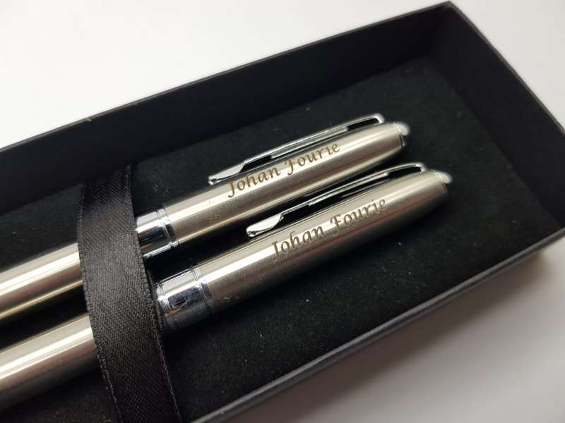 SILVER METAL BALLPOINT AND ROLLERBALL PEN SET 'OPUS' IN PRESENTATION BOX