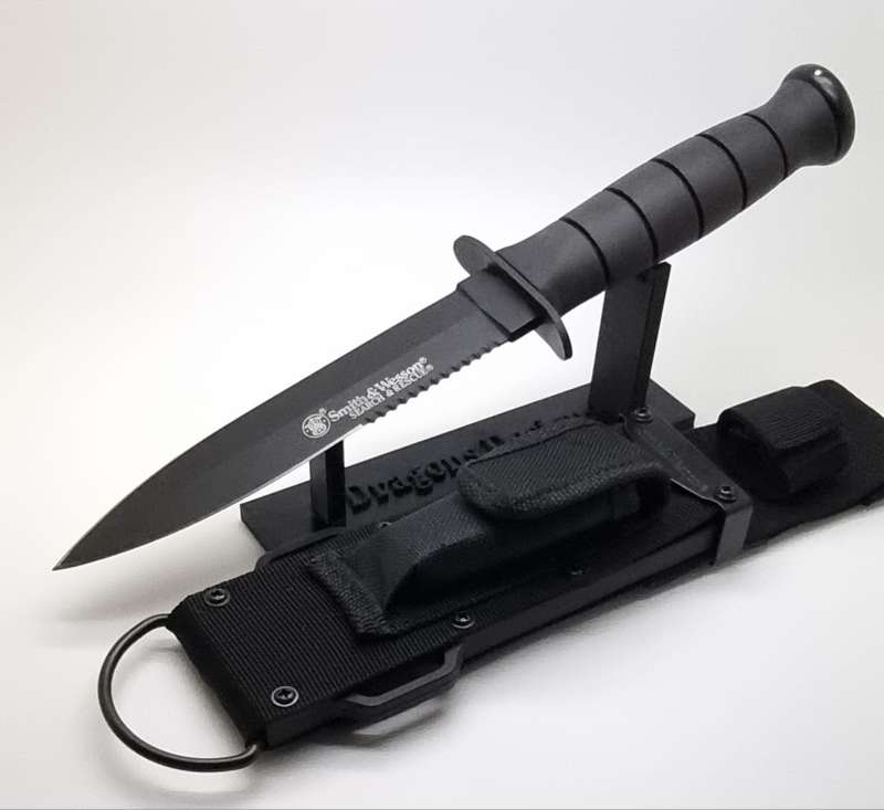 Smith & Wesson R1 Search & Resque Dagger with Custom Engraving
