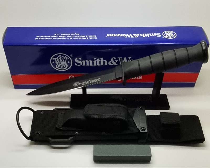 Smith & Wesson R1 Search & Resque Dagger with Custom Engraving