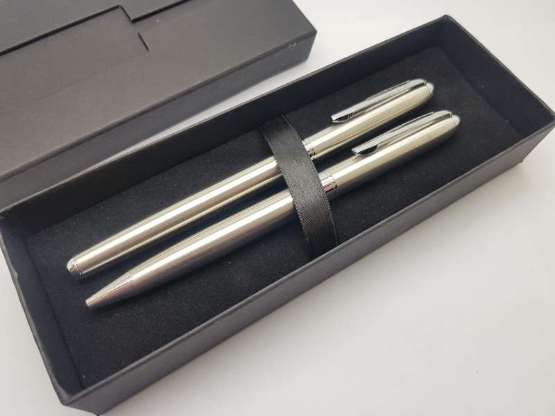 SILVER METAL BALLPOINT AND ROLLERBALL PEN SET 'OPUS' IN PRESENTATION BOX