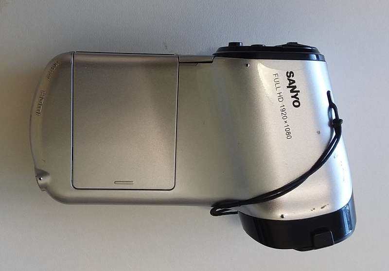 Sanyo Xacti Video / Still camera. 10 Megapixels & 5 X Zoom. Pocket size.