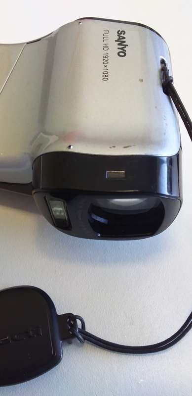 Sanyo Xacti Video / Still camera. 10 Megapixels & 5 X Zoom. Pocket size.