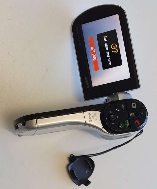 Sanyo Xacti Video / Still camera. 10 Megapixels & 5 X Zoom. Pocket size.