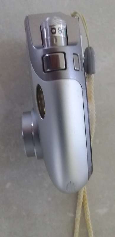 OLYMPUS MICRO-MINI DIGITAL CAMERA IN EXCELLENT CONDITION