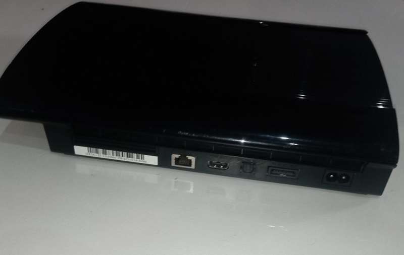 PlayStation 3 Super Slim (CECH-4004a)