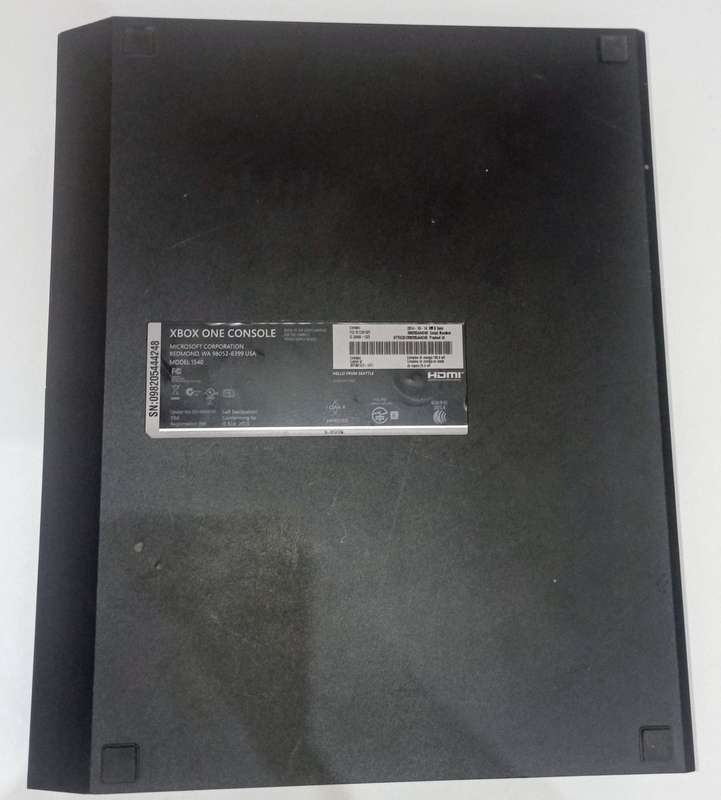Xbox One (Model 1540)