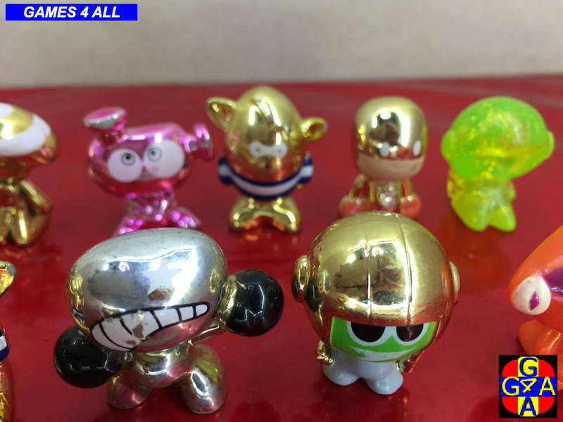 16 Gogo's Crazy Bones figurines