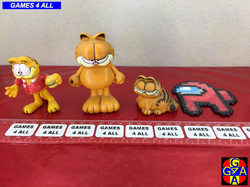 3 Garfield's + 1 Among Us Key Chain