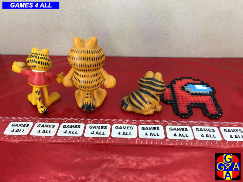 3 Garfield's + 1 Among Us Key Chain