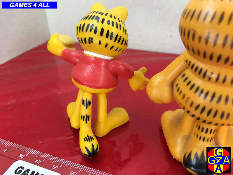 3 Garfield's + 1 Among Us Key Chain