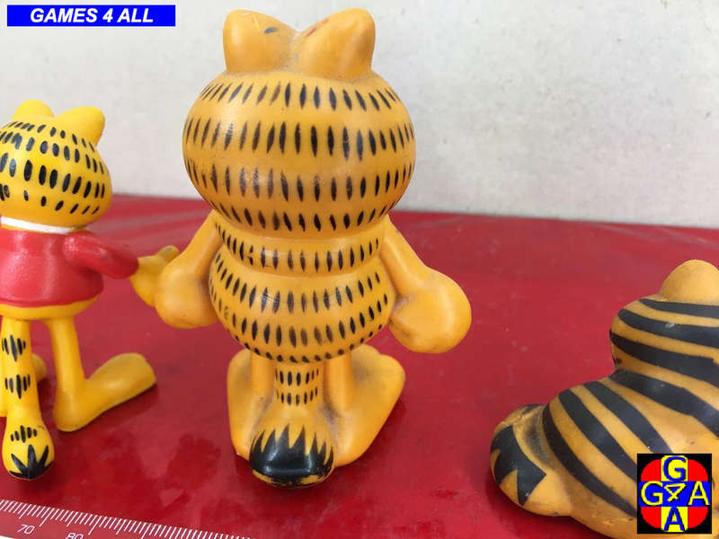 3 Garfield's + 1 Among Us Key Chain