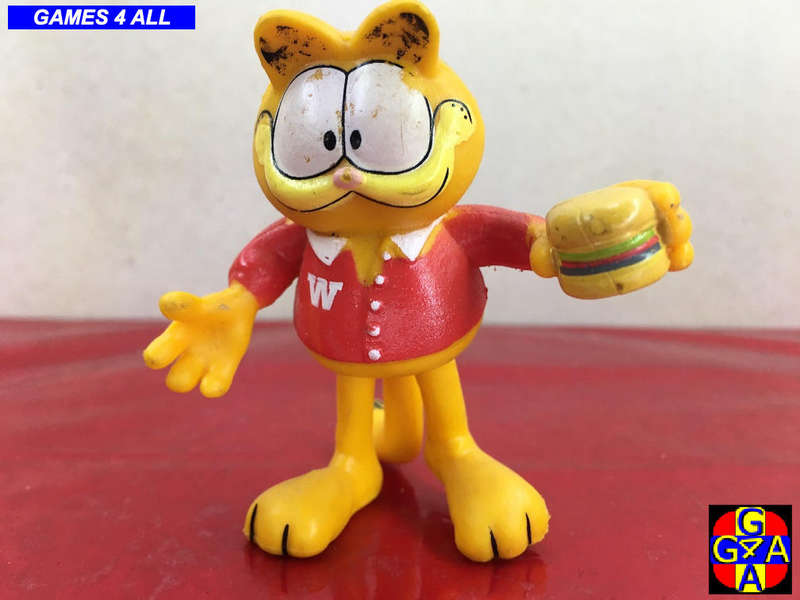 3 Garfield's + 1 Among Us Key Chain