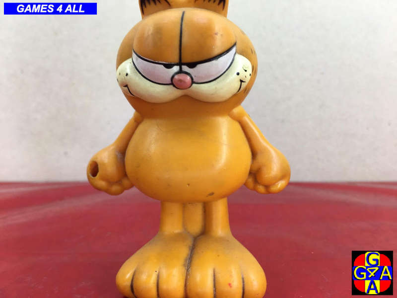 3 Garfield's + 1 Among Us Key Chain