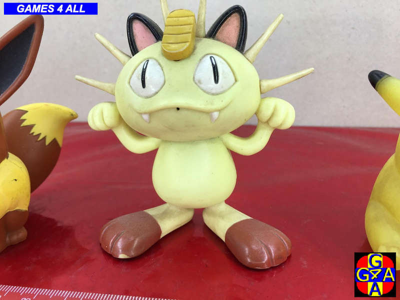 3 Pokémon Figurines