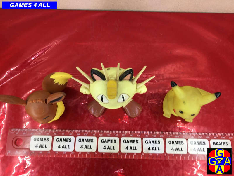 3 Pokémon Figurines