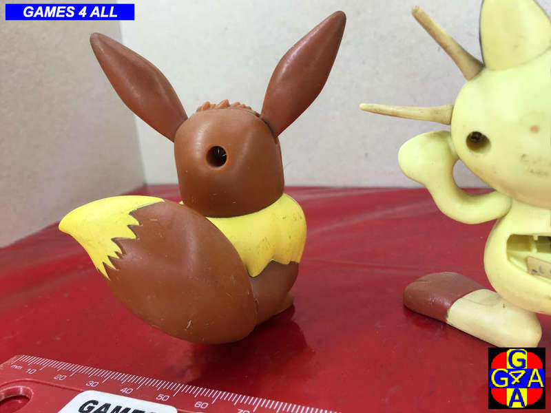 3 Pokémon Figurines