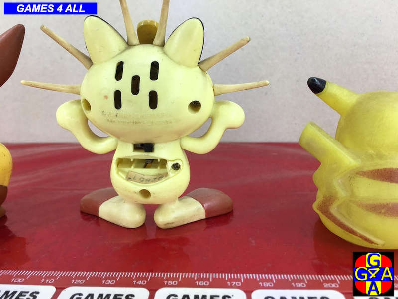 3 Pokémon Figurines