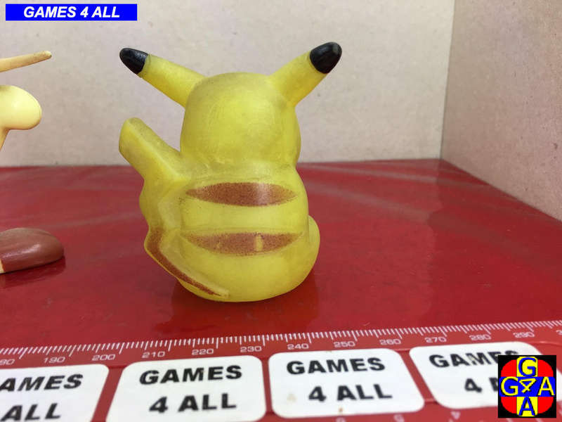 3 Pokémon Figurines