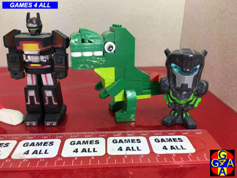 6 Random Figurines