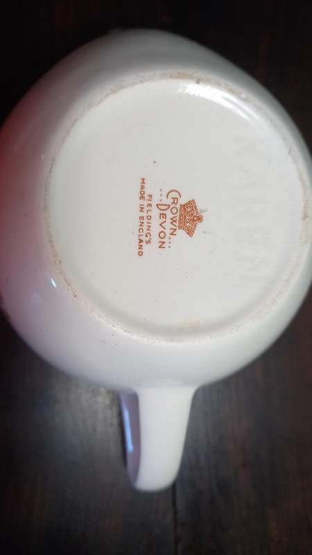 CROWN DEVON SAUCE BOAT 17 X 7 cm