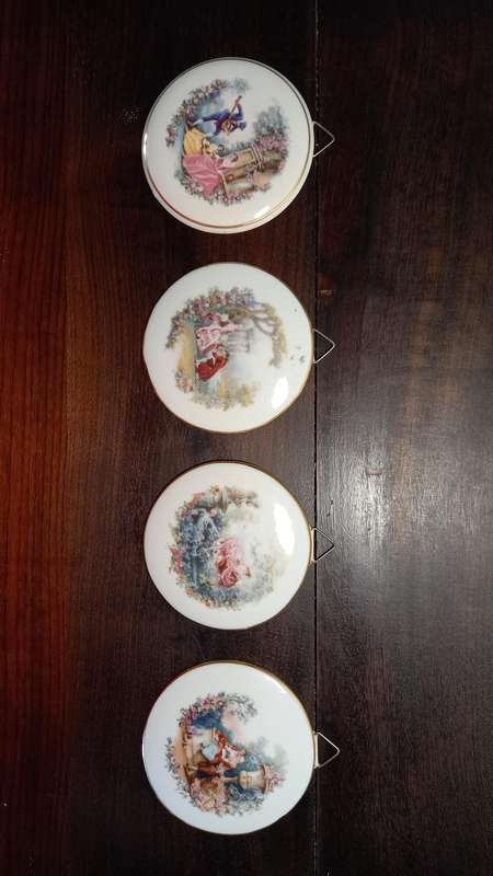 MINI WALL PLATES X 4  - 7.5cm