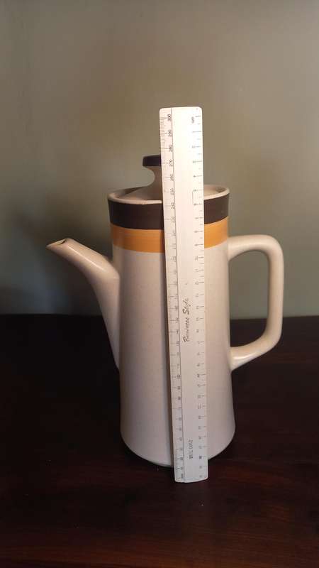 6 DEMITASSE STONE WARE CUPS AND SAUCERS PLUS 1 ESPRESSO COFFEE POT.