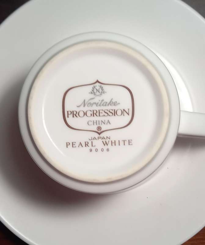 5 X WHITE NORITAKE TEA CUPS AND SAUCERS - PROGRESSION China Pearl White 9006