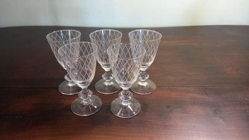 5 X VINTAGE SHERRY GLASSES  - FINE CRYSTAL CUT GLASS