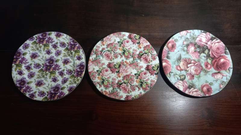 3 X DECORATIVE SMALL PLATES MAXWELL WILLIAMS