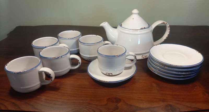 WHITE TEA SET 6 X CUPS AND SAUCERS WITH TEA POT