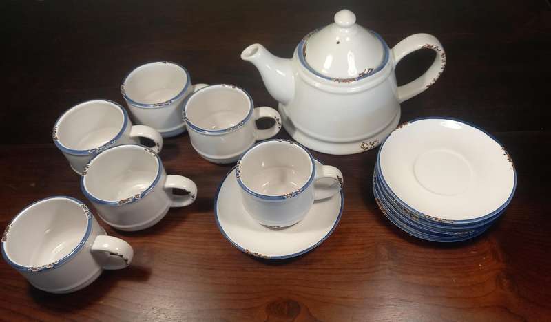 WHITE TEA SET 6 X CUPS AND SAUCERS WITH TEA POT