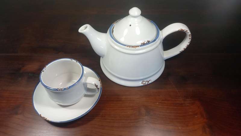WHITE TEA SET 6 X CUPS AND SAUCERS WITH TEA POT
