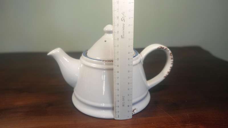 WHITE TEA SET 6 X CUPS AND SAUCERS WITH TEA POT
