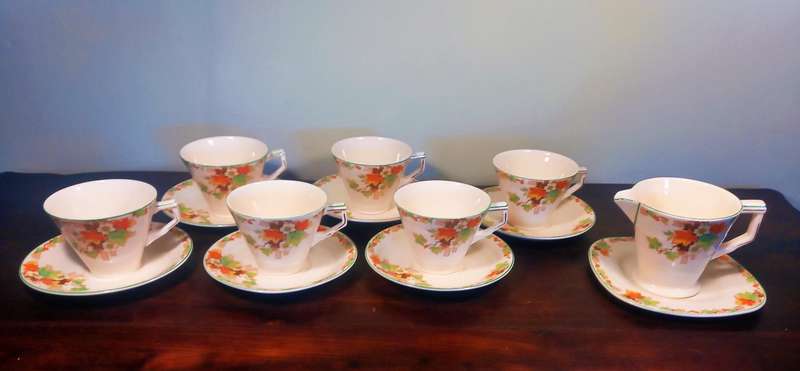 GRINDLEY 6 X TEA CUPS AND SAUCERS AND MILK JUG PLUS 1 X SMALL PLATE
