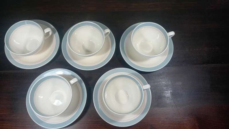 5 X VINTAGE TEA CUPS - Marked as SAGE BAND