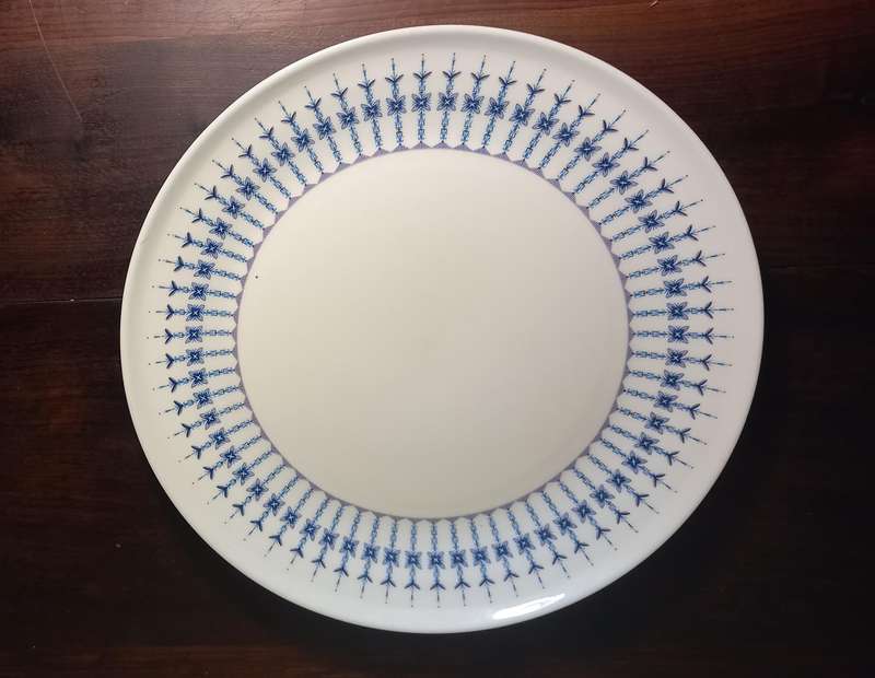 HUGUENOT FINE CHINA - SET OF 4 PLATES, SMALL PLATES AND SOUP BOWLS (WITH UNDER PLATES)