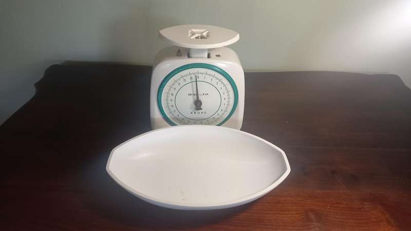COLLECTION OF VINTAGE KITCHEN SCALES