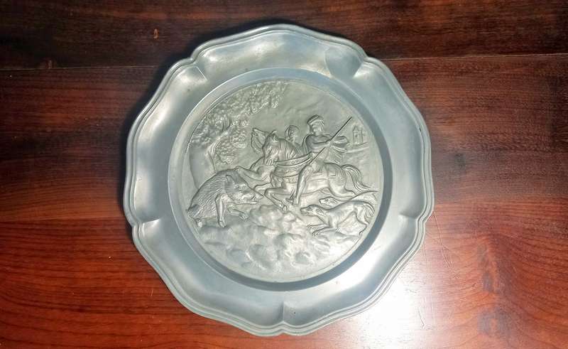 2 X VINTAGE GERMAN/DUCH PEWTER PLATE BEAUTIFUL 3D RAISED IMAGE.