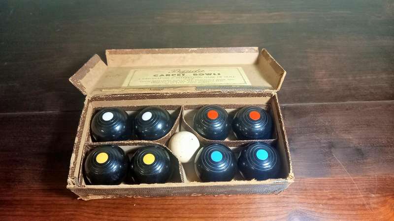 CARPET BOwLS