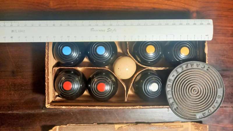 CARPET BOwLS