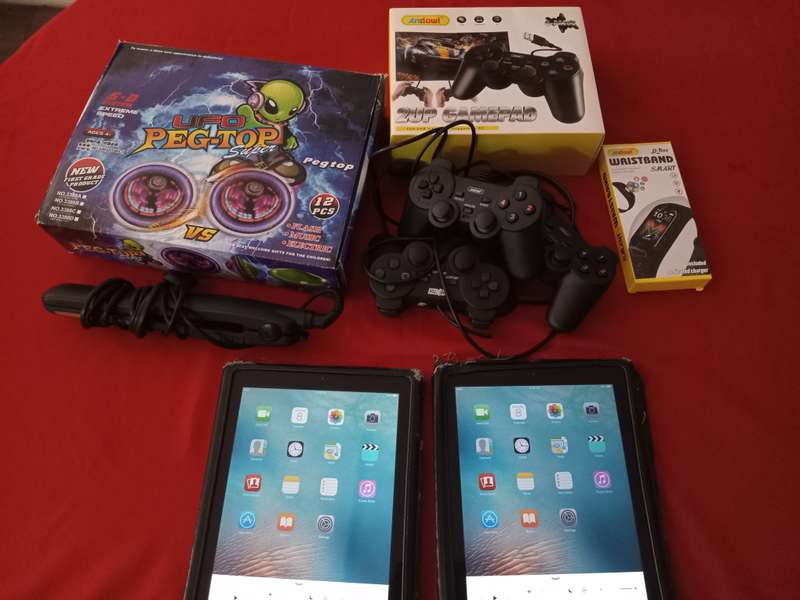 Joblot !!!!!!!!! Electronics ( x2 Ipads )