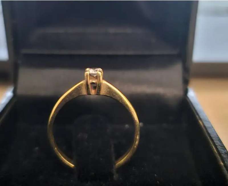 9ct Gold Diamond ring