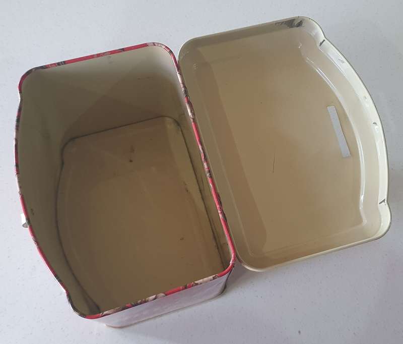Mickey and Minnie mouse savings tin as per photos