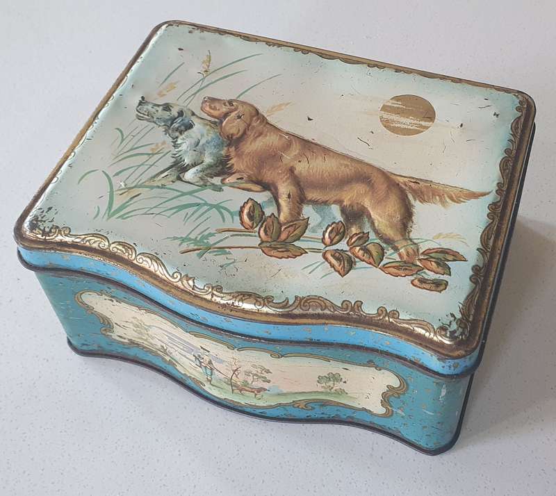 Vinatege dog image tin as per photos