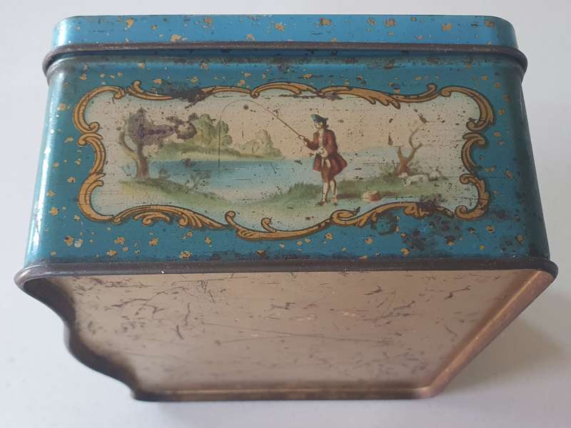 Vinatege dog image tin as per photos