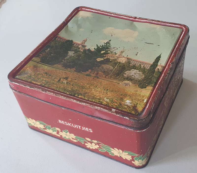 Vintage 4LBS Westons Biscuits tin as per photos