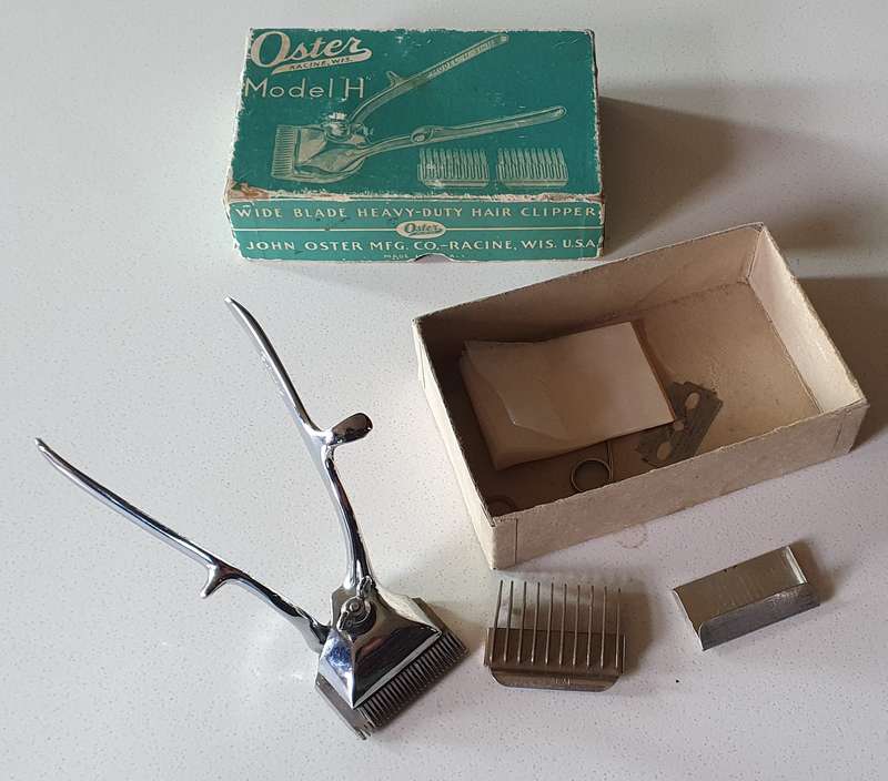 Vintage OSTER hair clipper as per photos