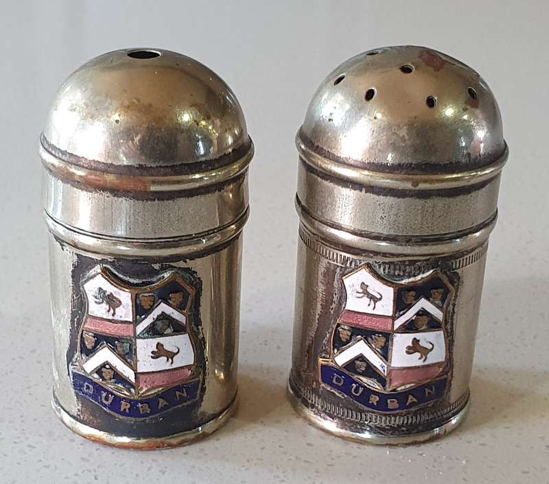 Vintage silver plated salt and peper - made in England as per photo
